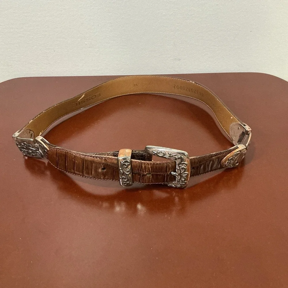 Vintage Fossil Women's Belt Size M Leather Silver Tone Conchos‎ Floral Western